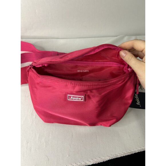 Foldie Red RFID Safe Waist Bag With Cut-Resistant Strap & Lockable Zipper - Picture 3 of 4